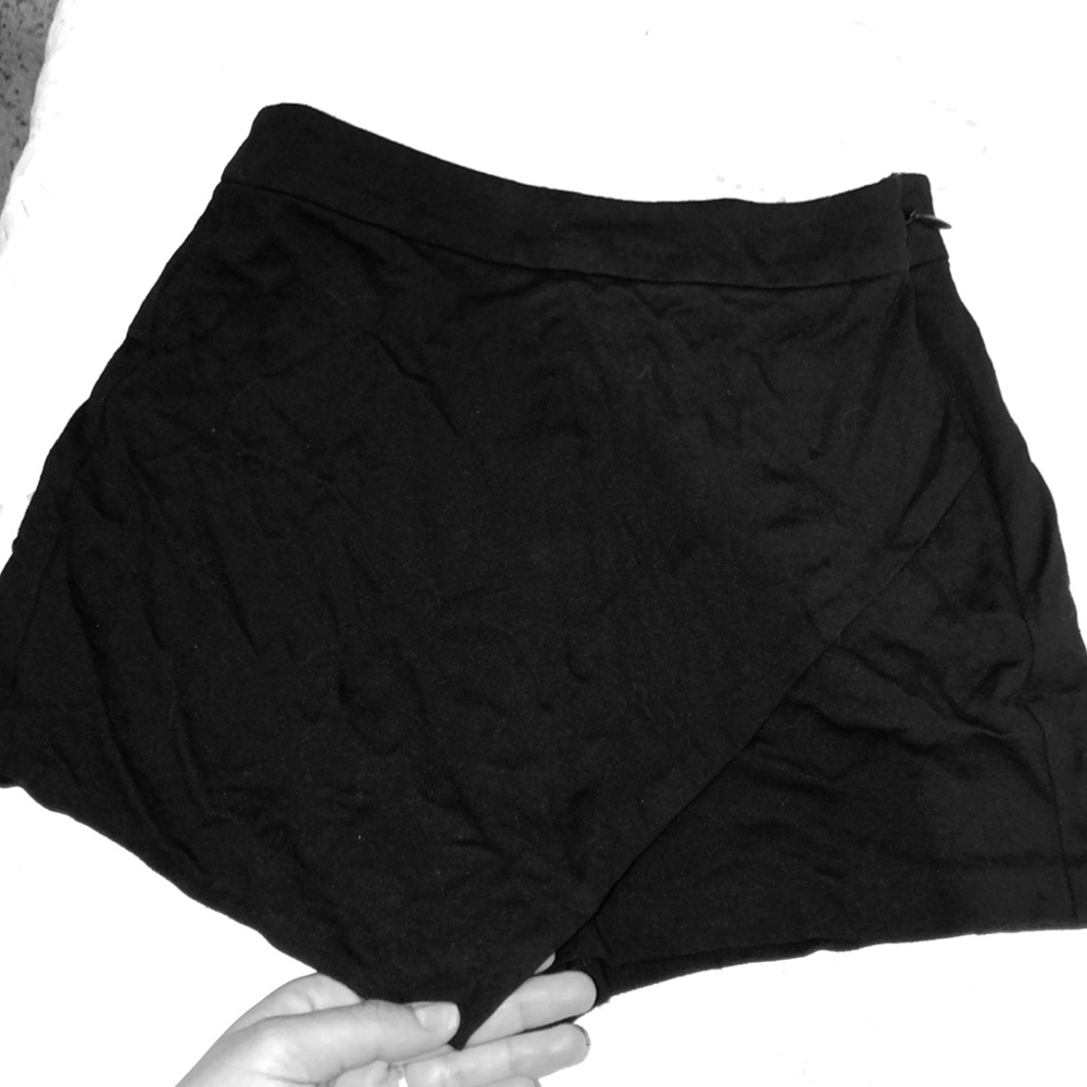 Bebe black skort
